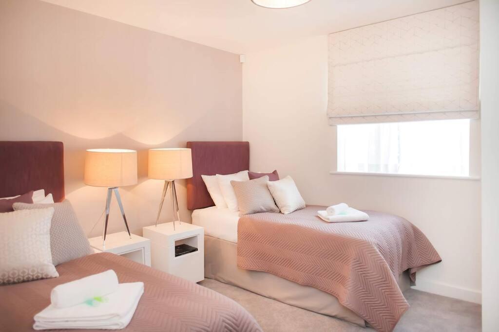 Stylish And Central Two Bedroom & Two Bathroom Apartment With Free Parking Экстерьер фото
