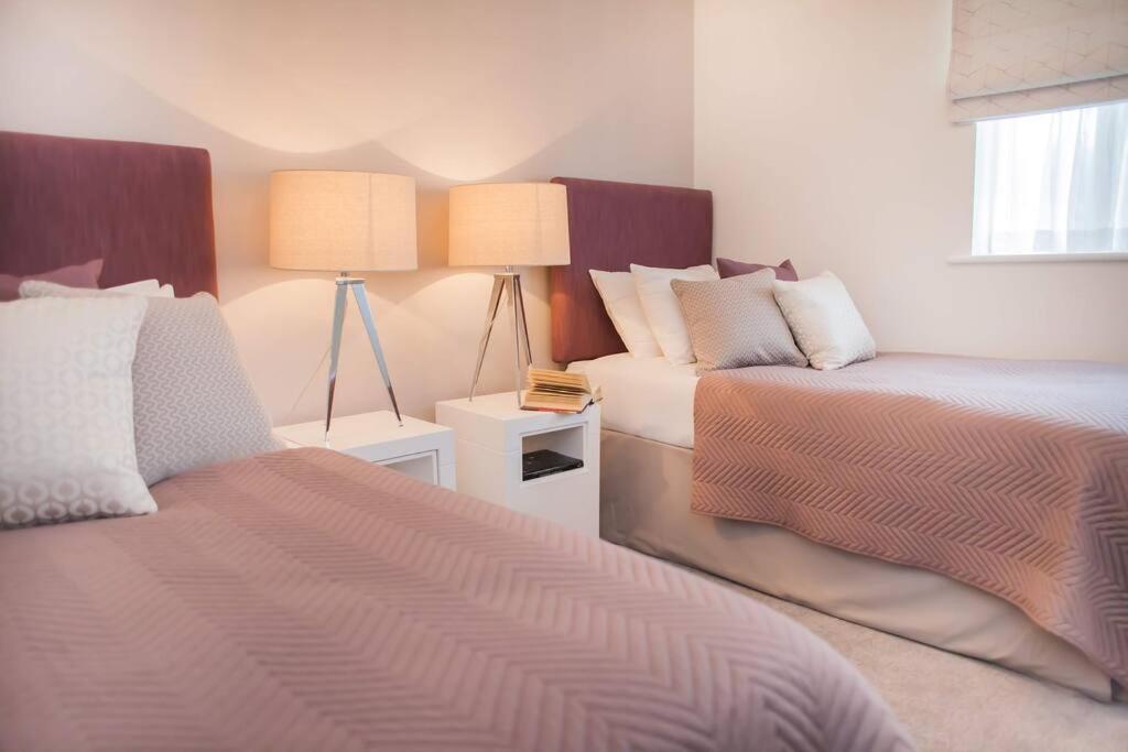 Stylish And Central Two Bedroom & Two Bathroom Apartment With Free Parking Экстерьер фото